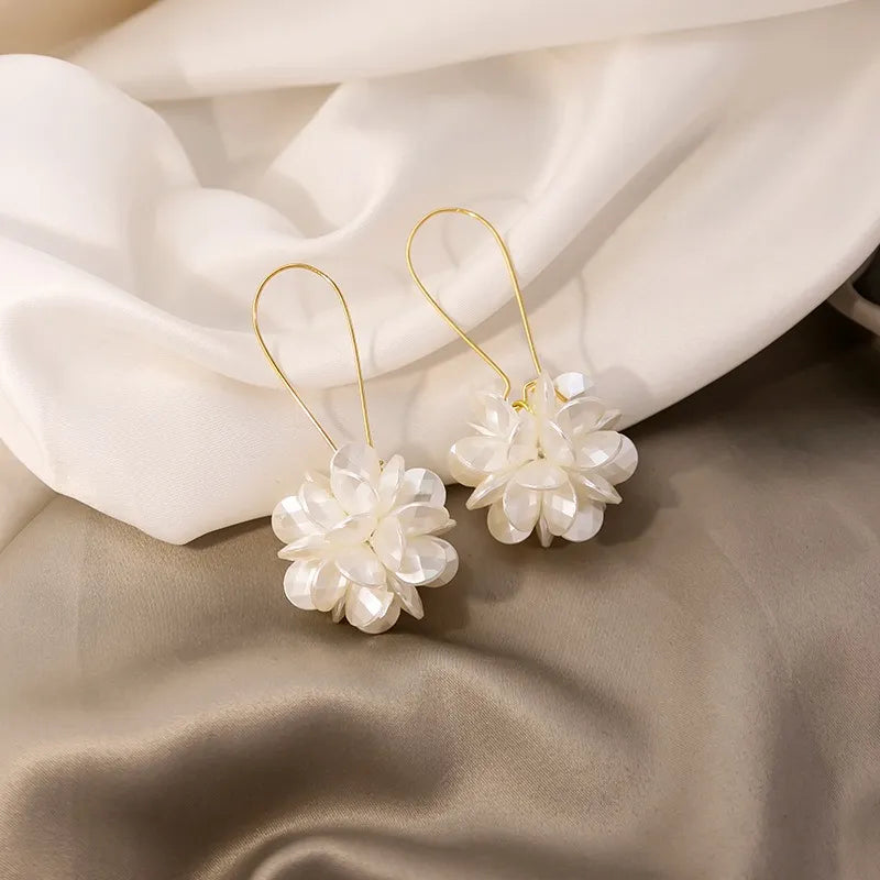 Boucles d'oreilles fleur en nacre